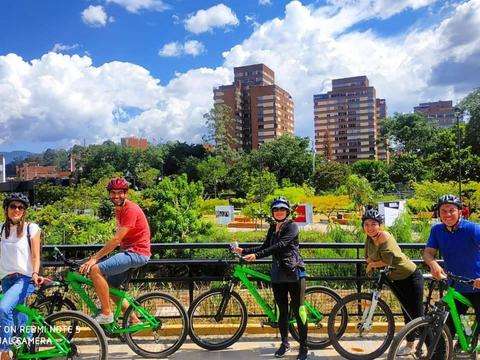 Tour en Bicicleta por Medellin - Cafe Colombiano y Miradores