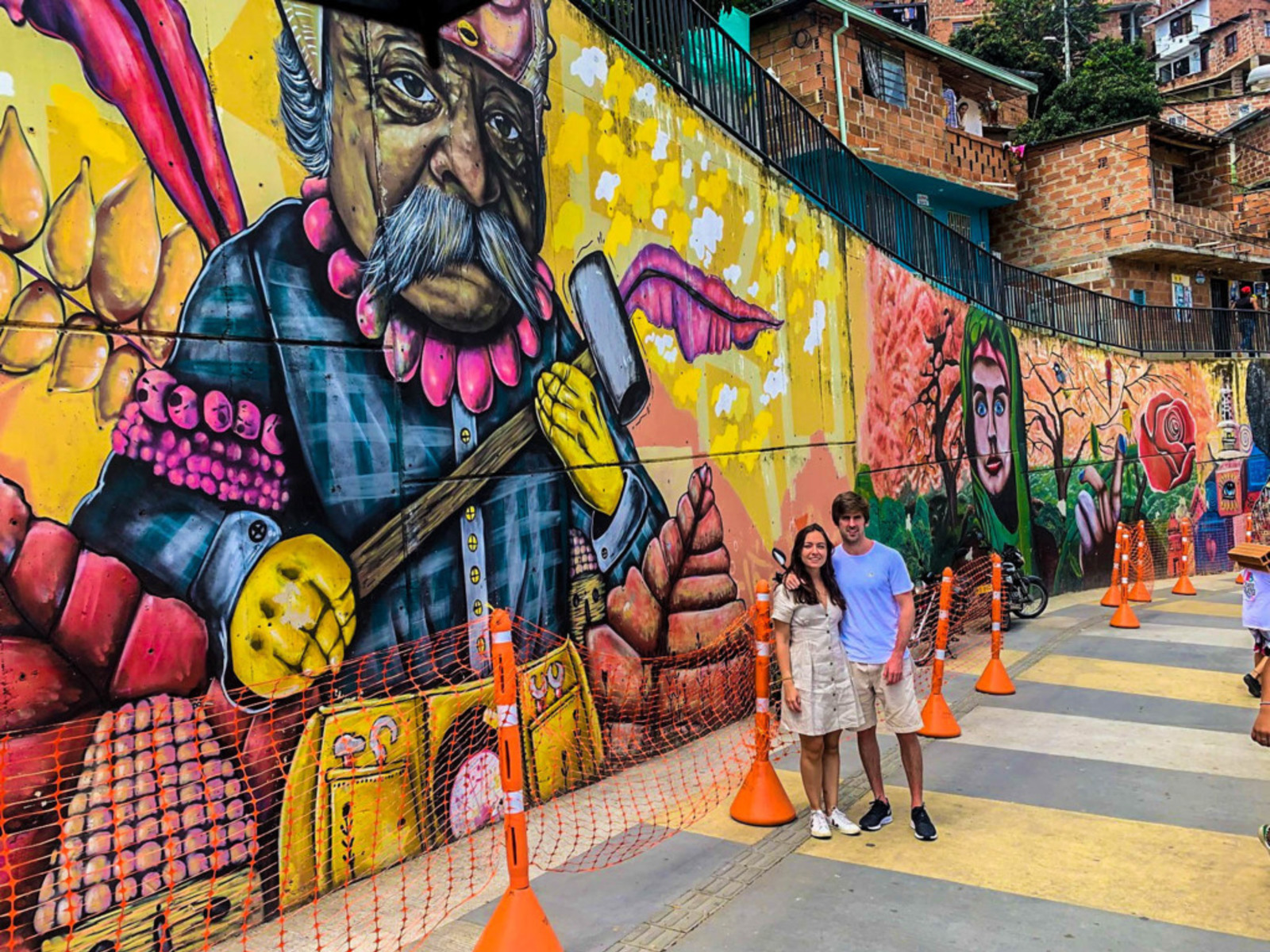 medellin colombia graffiti tour