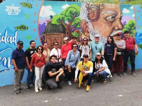 Tour a Tour Comuna 13 Graffiti Tour Medellín - Turismoi.com